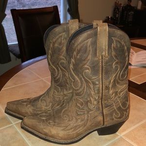Laredo cowgirl boots